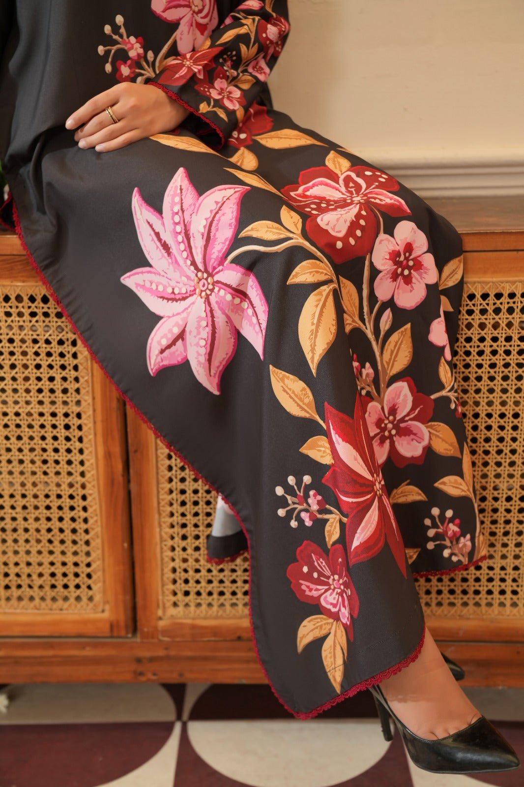 Nimra — Black Pink Floral Crepe Grip Kaftan - Mizaaz