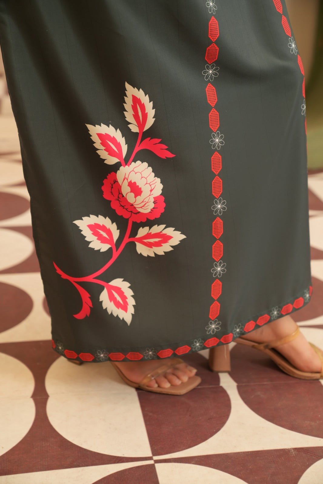 Zareen — Pine Green Floral Crepe Grip Kaftan - Mizaaz