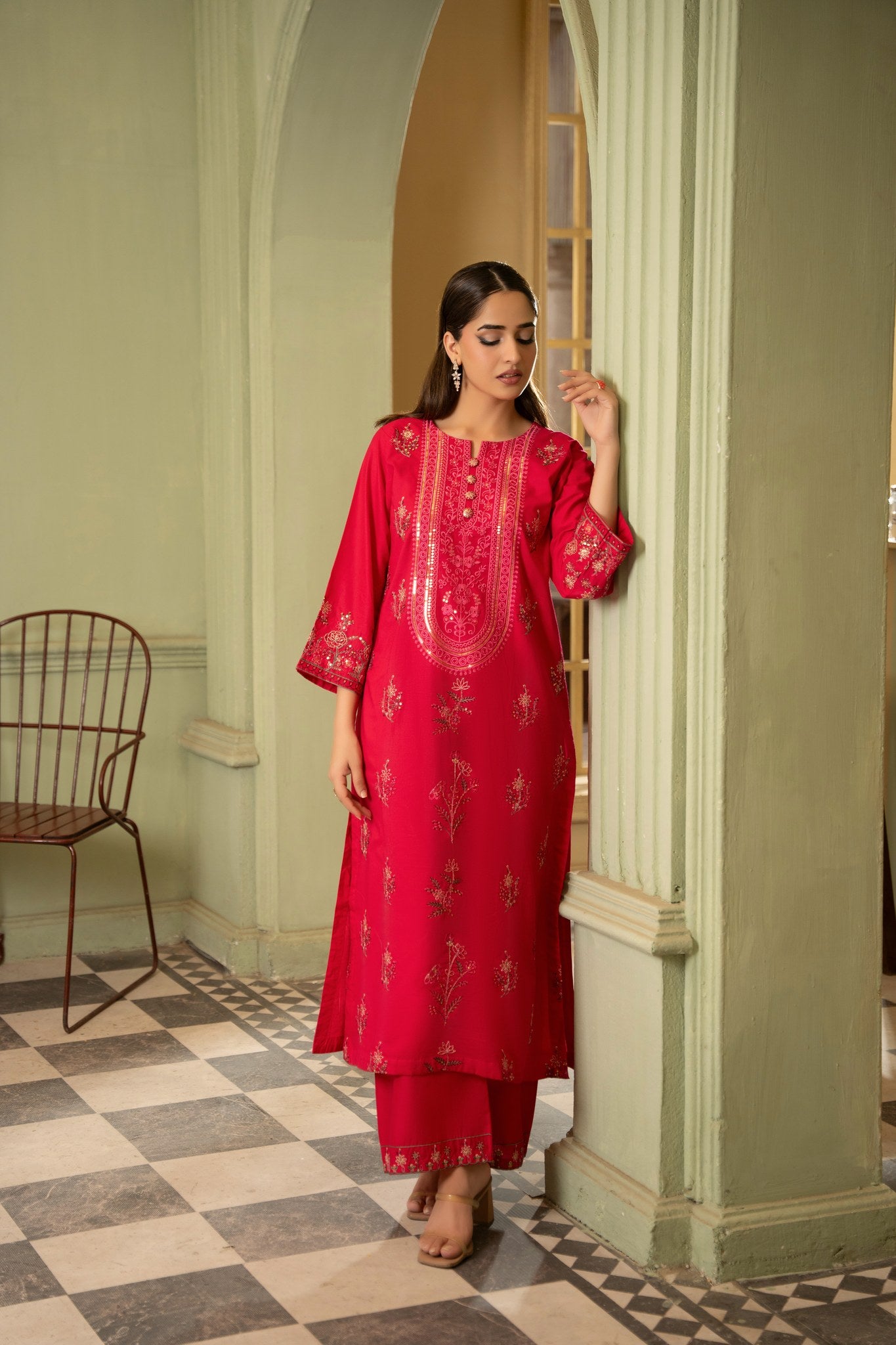 Gulrukh pink lawn suit sleeve embroidery - Mizaaz Pakistan