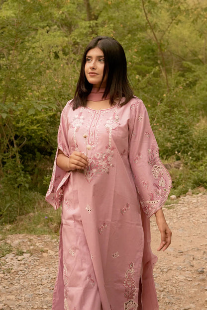 HEER – Embroidered Lawn 3PC Suit - Mizaaz