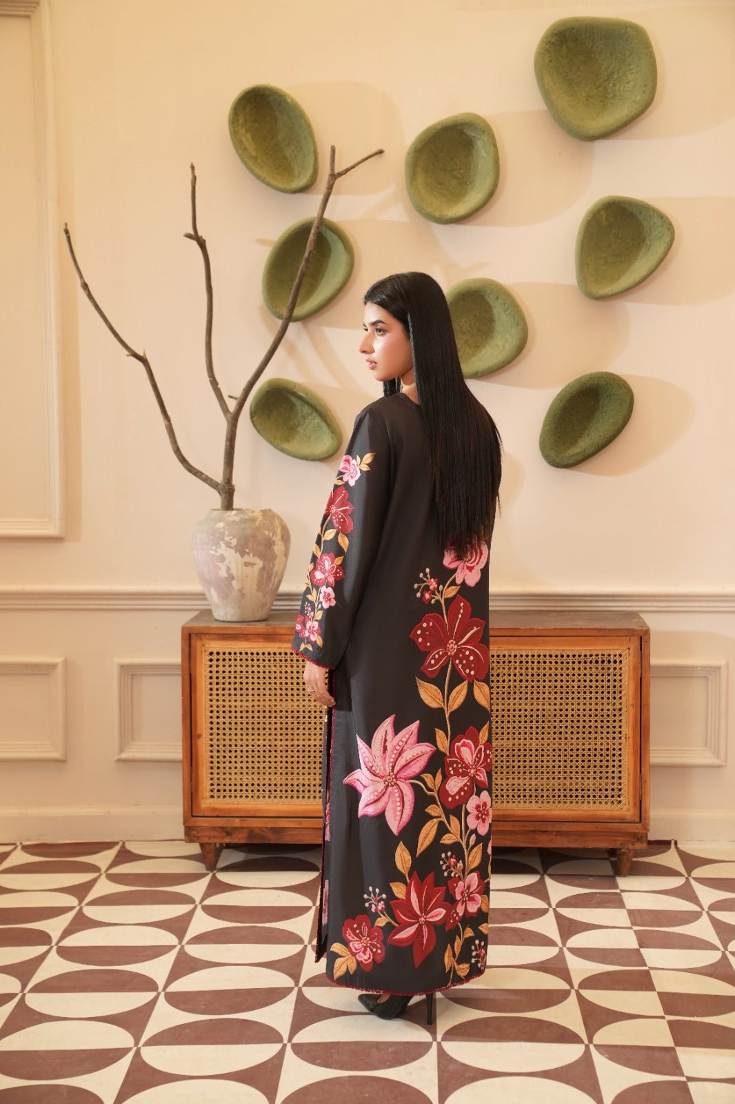Nimra — Black Pink Floral Crepe Grip Kaftan - Mizaaz