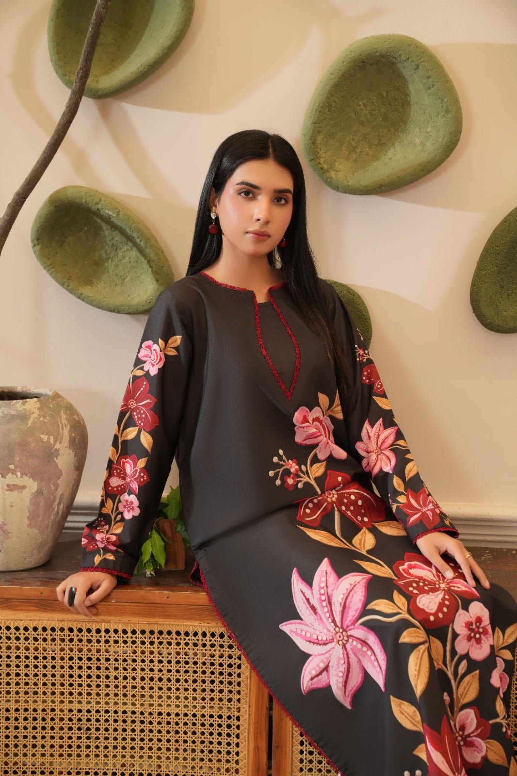 Nimra — Black Pink Floral Crepe Grip Kaftan - Mizaaz