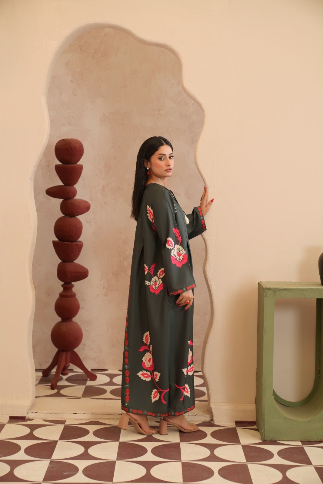 Zareen — Pine Green Floral Crepe Grip Kaftan - Mizaaz