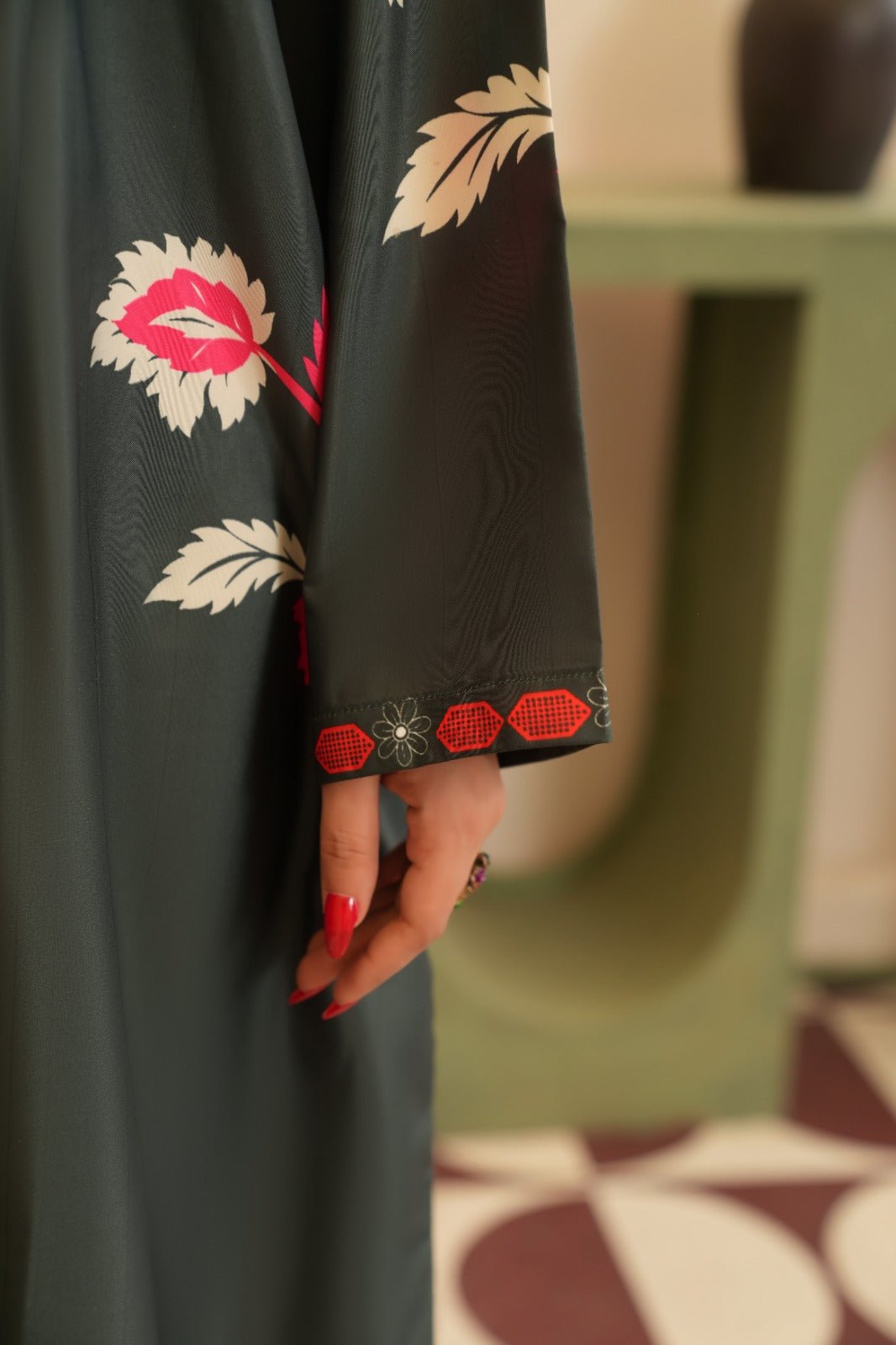 Zareen — Pine Green Floral Crepe Grip Kaftan - Mizaaz