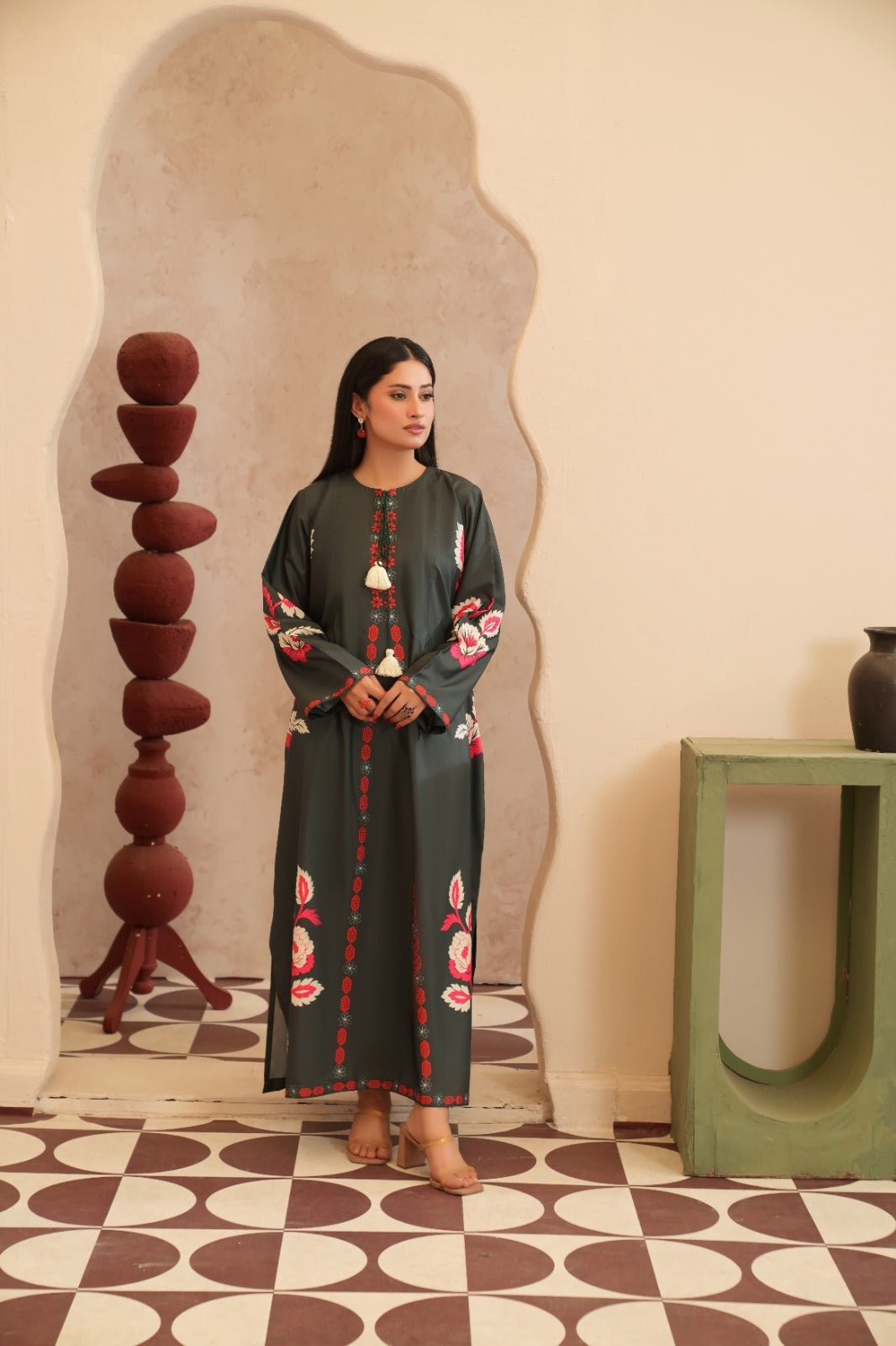 Zareen — Pine Green Floral Crepe Grip Kaftan - Mizaaz